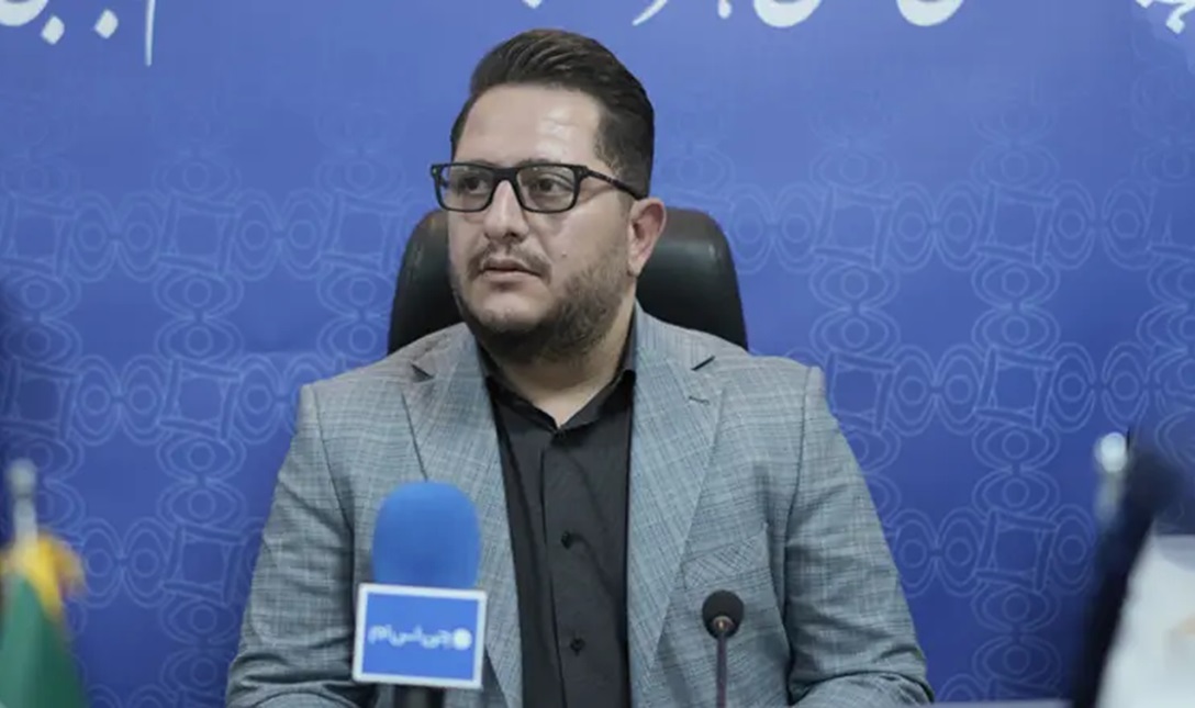 Abdolmahdi Asadi speaking at a media event.